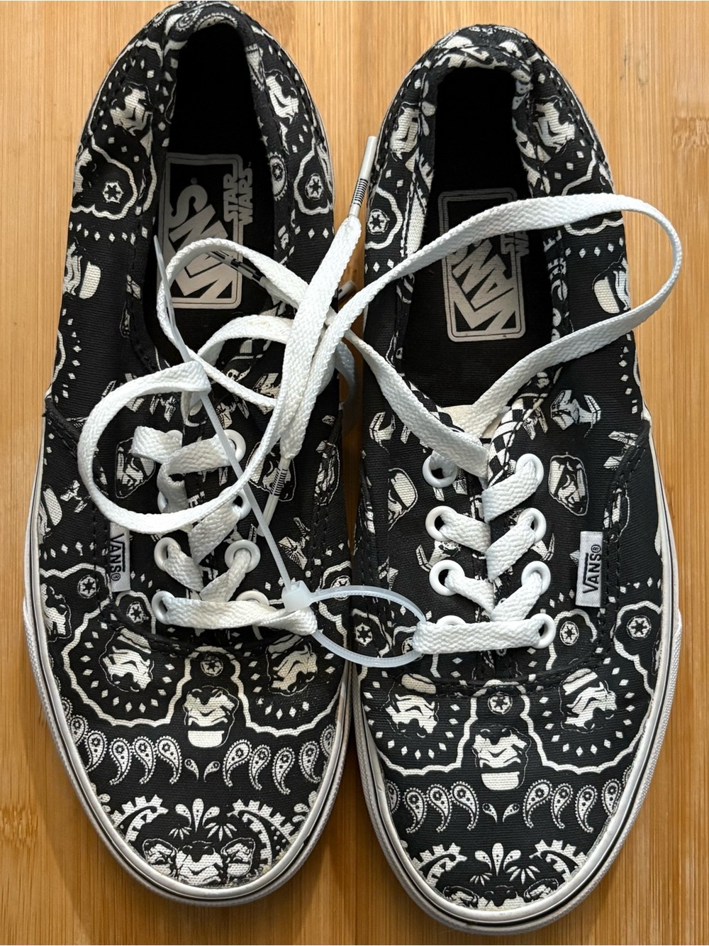 Vans Star Wars Stormtrooper Paisley Sneakers Men’s 5.5 Women’s 7 Black White